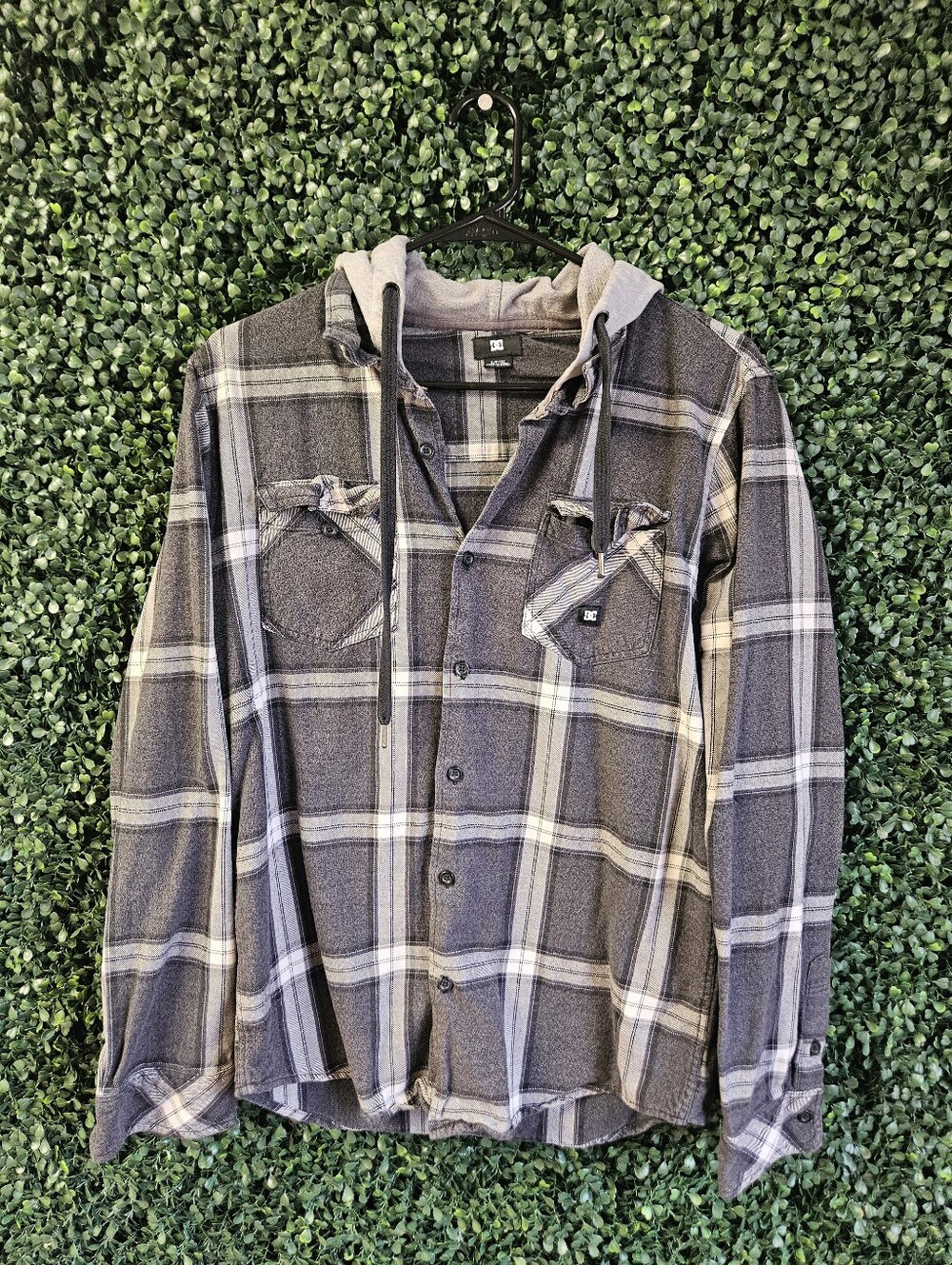 Mens Small DC Gauntlet Flannel Hooded Button Down